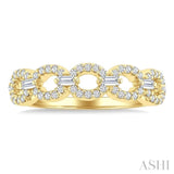 1/4 Ctw Baguette And Round Cut Diamond Stackable Oval Shape Link Fashion Band in 10K Yellow Gold