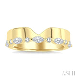 1/2 Ctw Bold V-Shaped Center Marquise and Round Cut Diamond Fashion Band in 14K Yellow Gold
