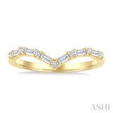 1/4 Ctw Chevron Baguette and Round Cut Diamond Fashion Ring in 14K Yellow Gold
